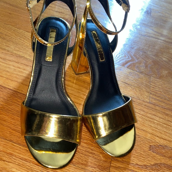 Liliana gold block heels 7.5 shoe size - Picture 5 of 11